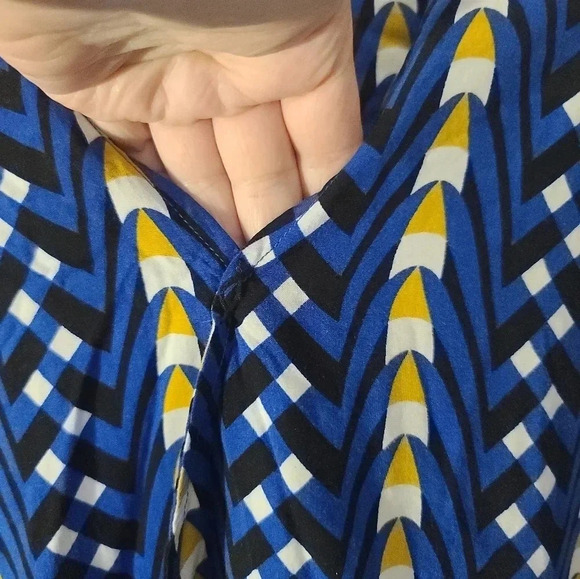 The Odells | Alisha Blue Geo Print Shirt Sz M ~ 3/$15 - Picture 4 of 8